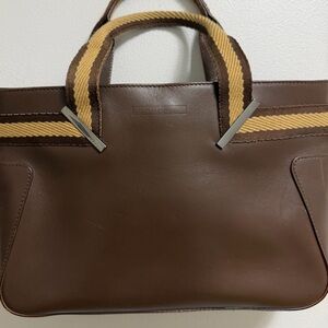 Gucci Brown Leather Logo Tag